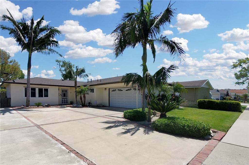 Huntington Beach, CA 92647,16182 Howland LN