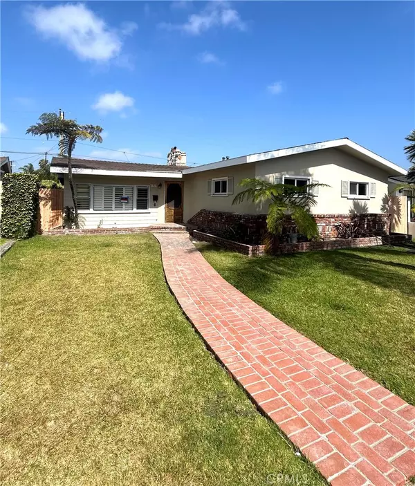 1842 Pine ST, Huntington Beach, CA 92648