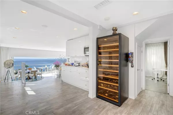 Laguna Beach, CA 92651,2510 Glenneyre ST