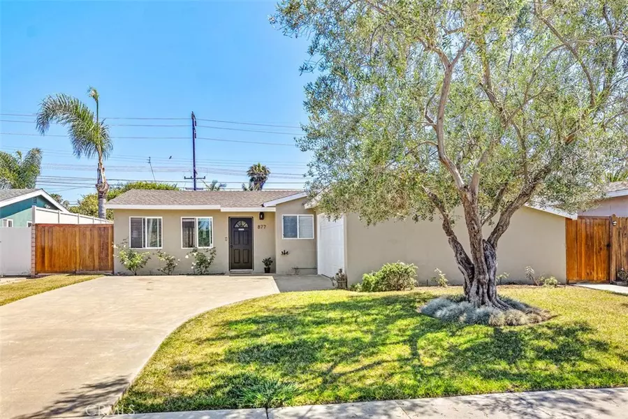 877 Darrell St., Costa Mesa, CA 92627