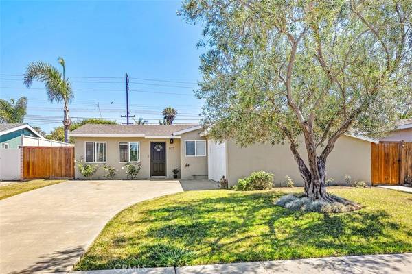 877 Darrell St., Costa Mesa, CA 92627