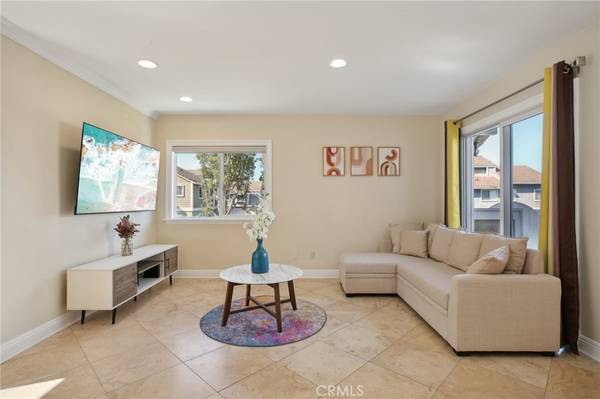 Aliso Viejo, CA 92656,18 Laurel LN