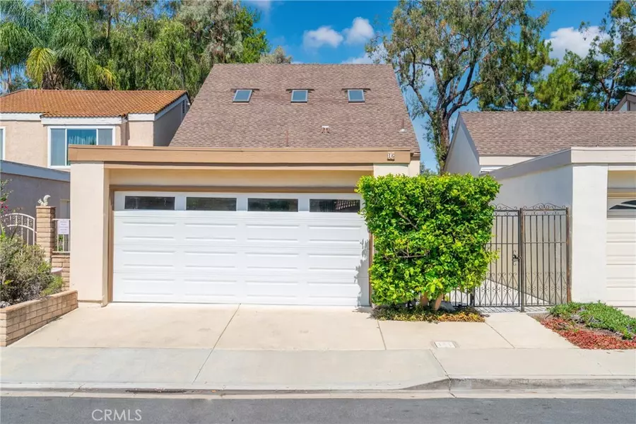 16 Willow Tree LN, Irvine, CA 92612