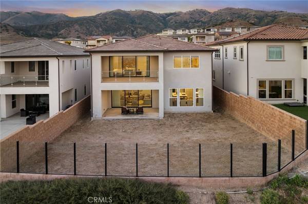 Porter Ranch, CA 91326,20732 W Bluebird CT