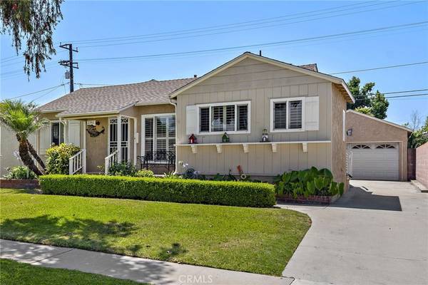 2842 Denmead ST, Lakewood, CA 90712