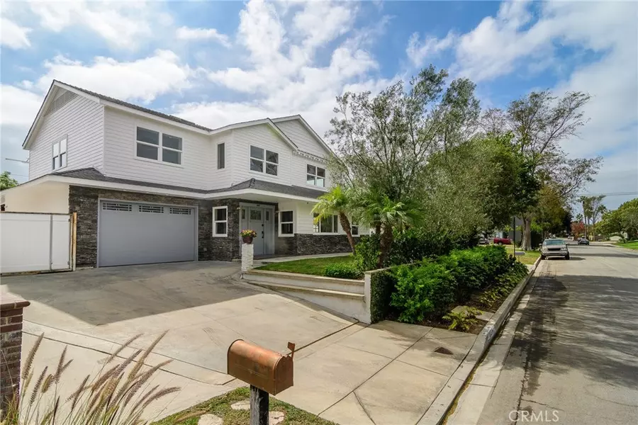 949 Arbor ST, Costa Mesa, CA 92627