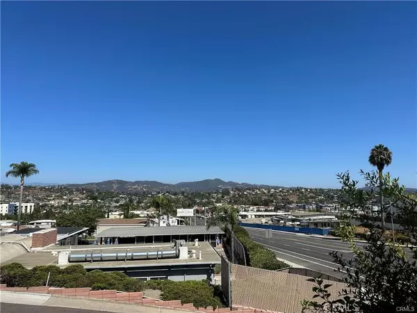 245 W Bobier, Vista, CA 92083