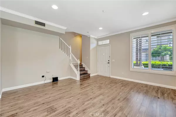 Huntington Beach, CA 92648,7079 Depoe CT