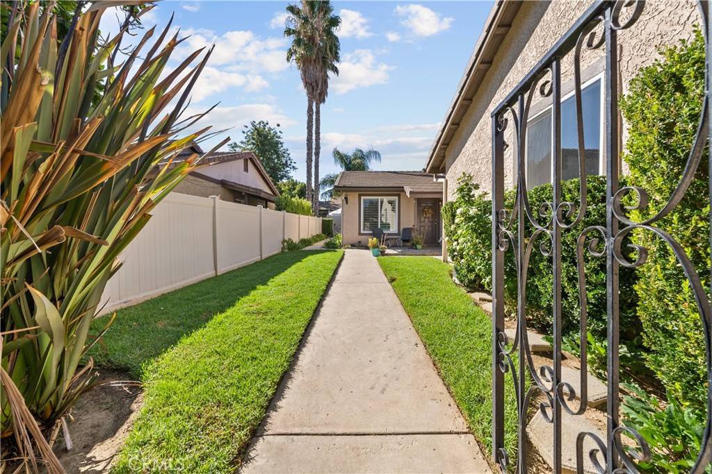 Valencia, CA 91355,23516 Lampara DR