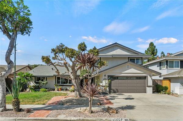 2737 Lorenzo AVE, Costa Mesa, CA 92626