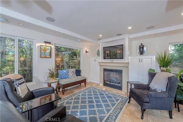 Huntington Beach, CA 92648,302 Portland CIR