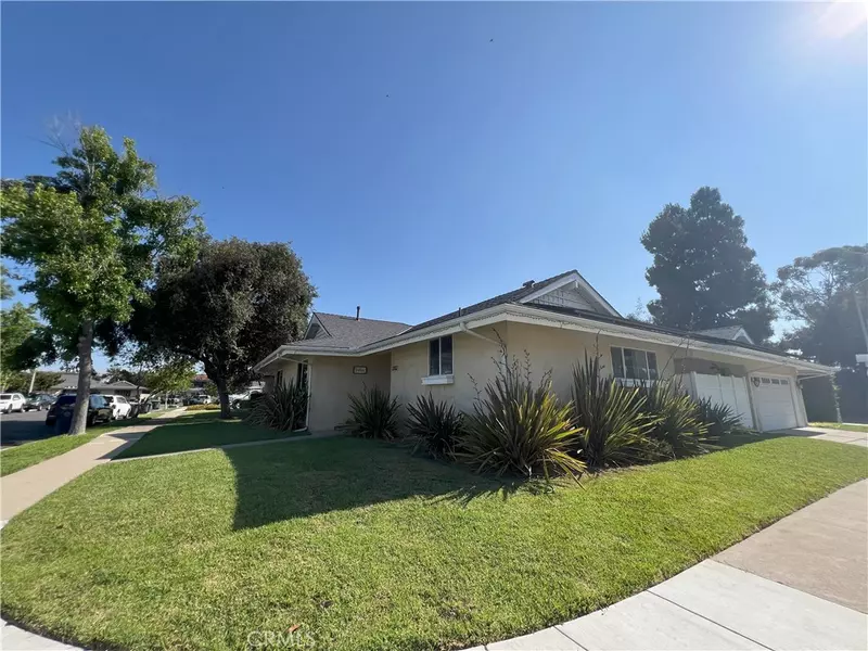 2702 San Lucas LN, Costa Mesa, CA 92626