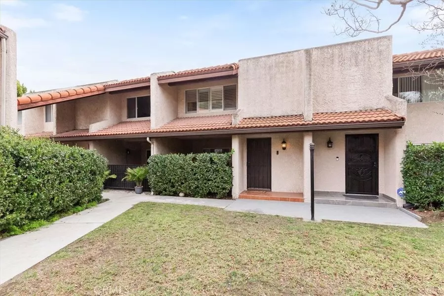 9725 Via Siena, Burbank, CA 91504