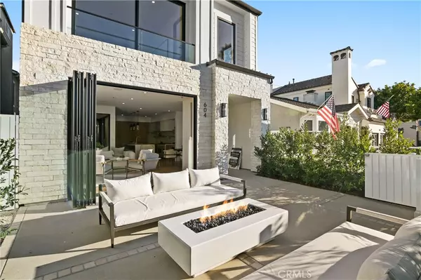 Corona Del Mar, CA 92625,604 Narcissus AVE