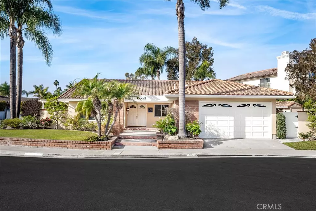 Huntington Beach, CA 92648,19791 Scenic Bay LN