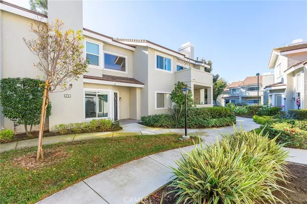 Irvine, CA 92614,74 Greenmoor #37