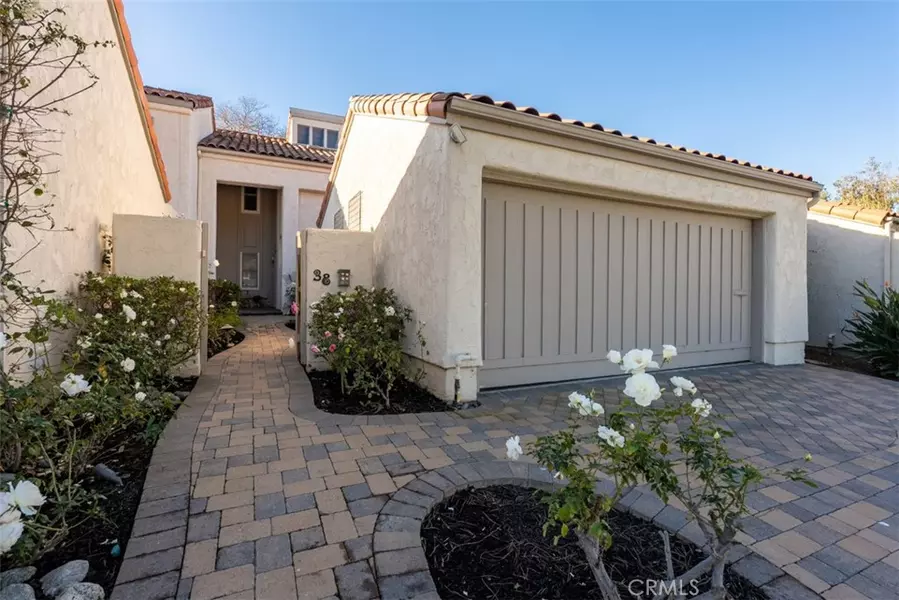 38 Acacia Tree LN, Irvine, CA 92612