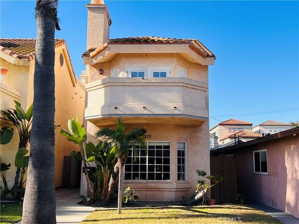 215 12th ST, Huntington Beach, CA 92648