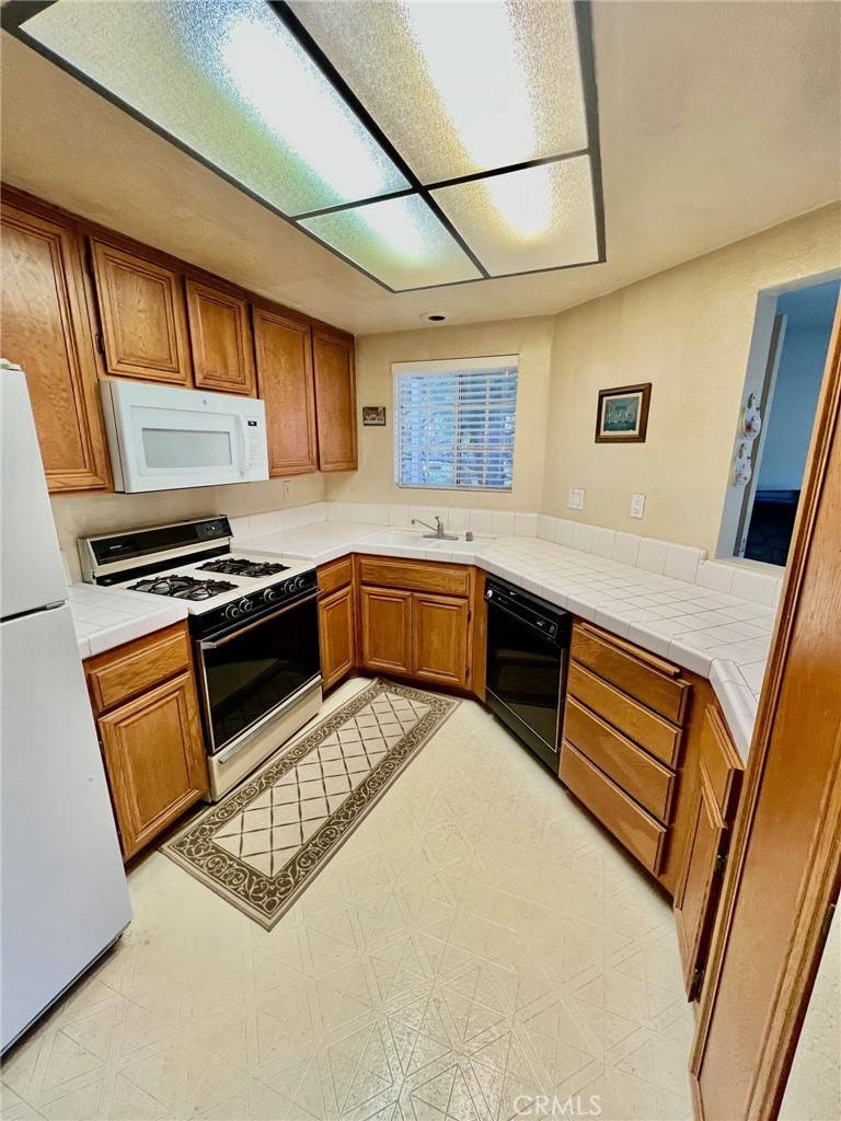 Laguna Hills, CA 92653,26242 Kingsington LN