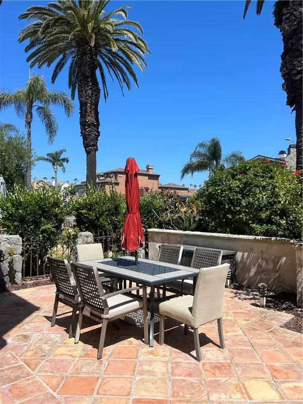 Huntington Beach, CA 92648,511 10th ST