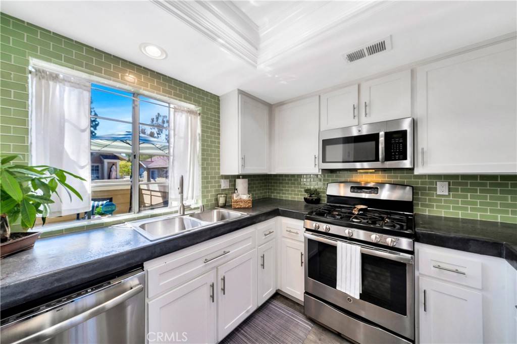 Lake Forest, CA 92630,20046 Shamrock #24