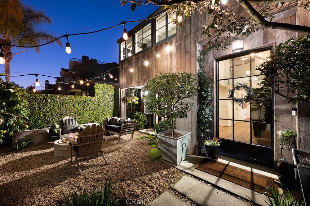 Corona Del Mar, CA 92625,604 Begonia AVE