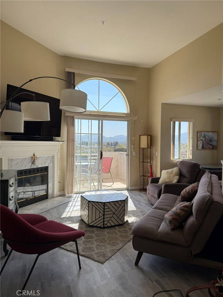2713 Antonio DR #301, Camarillo, CA 93010