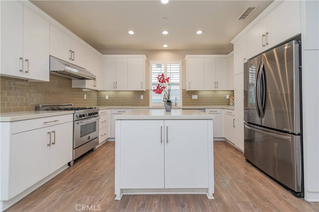 Irvine, CA 92618,138 Excursion