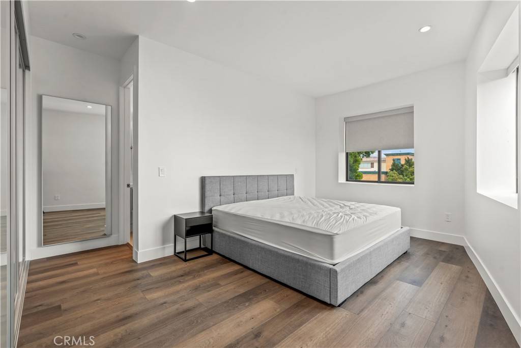 Newport Beach, CA 92661,804 E. Balboa #2
