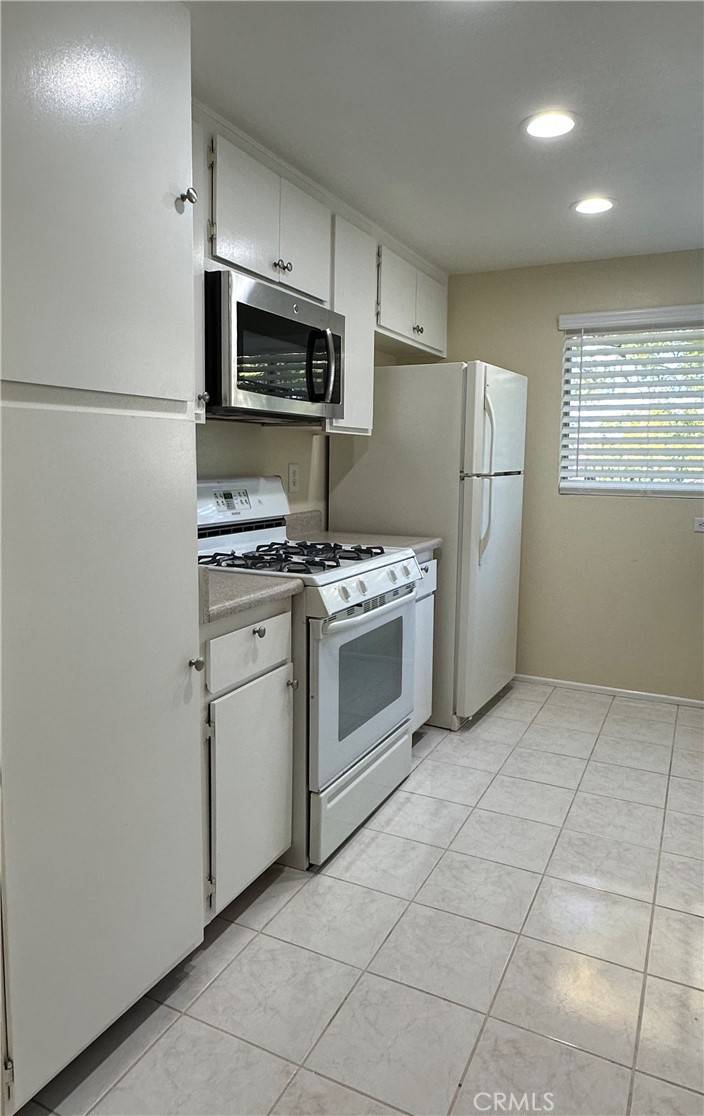 Irvine, CA 92614,122 Clearbrook