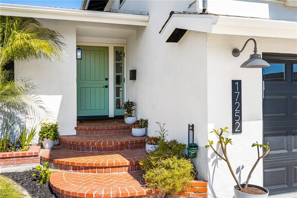 Huntington Beach, CA 92649,17252 Breda Ln