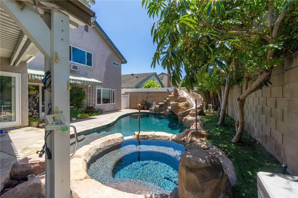 Huntington Beach, CA 92646,21041 Shaw LN