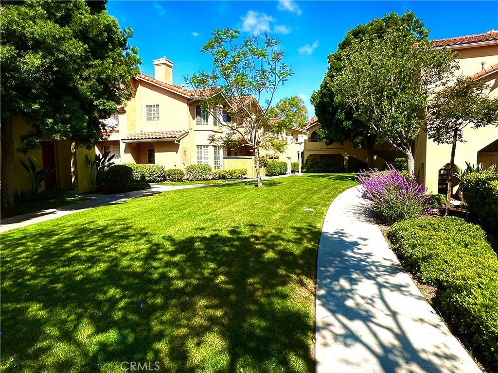 Irvine, CA 92614,22 Alicante Aisle #115