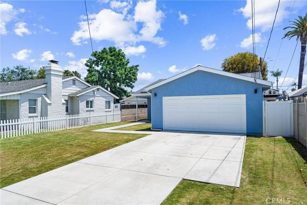 Fullerton, CA 92833,114 N Orange AVE