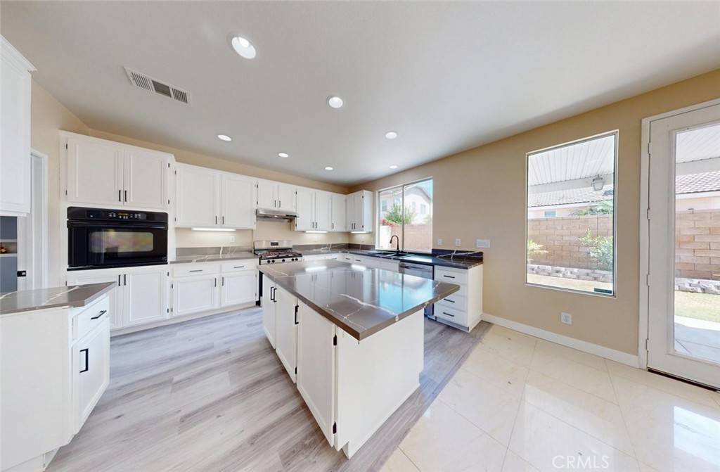 Eastvale, CA 92880,13531 Shallow Brook CT