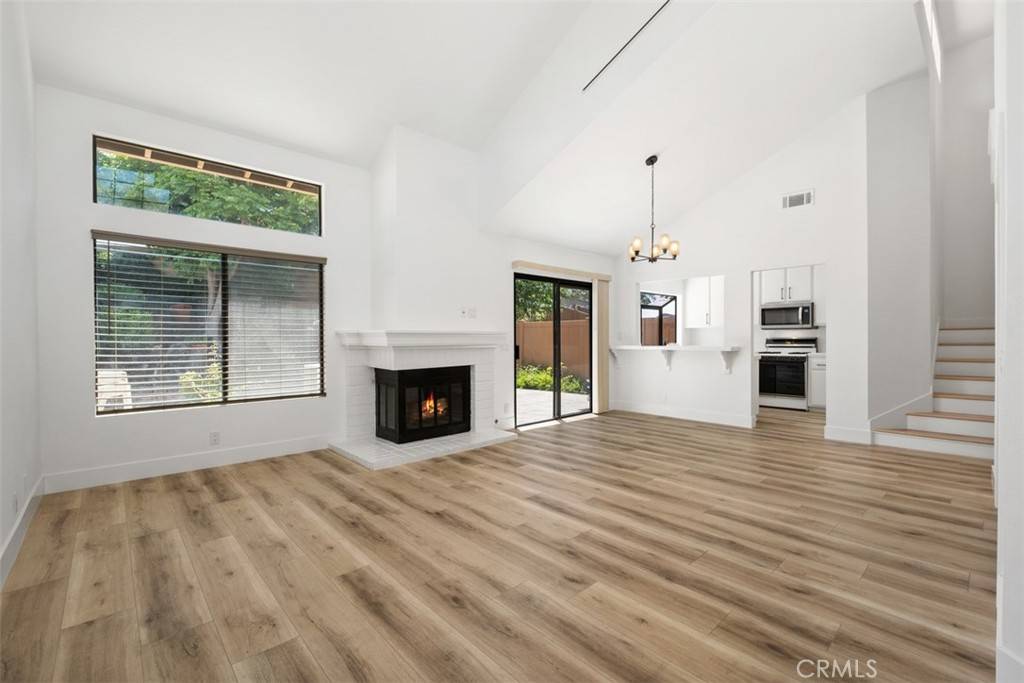 Placentia, CA 92870,1132 Santiago DR #11