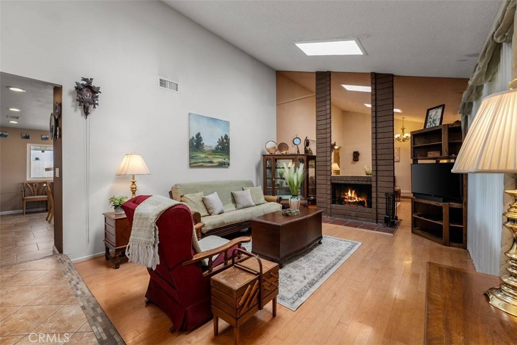 Huntington Beach, CA 92646,20121 Swansea LN