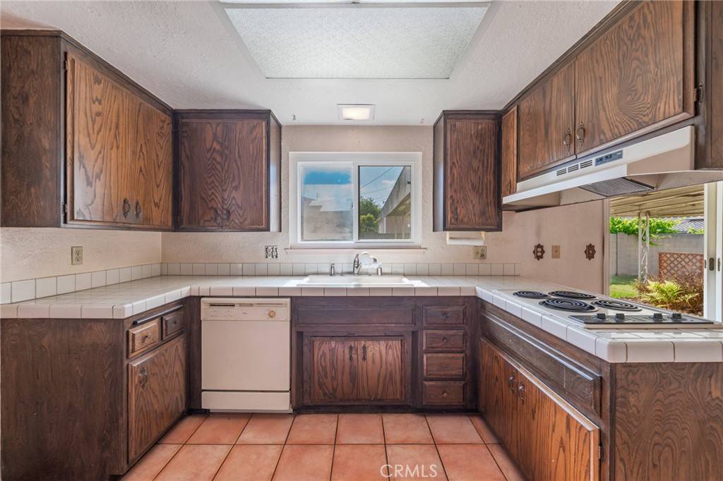 Huntington Beach, CA 92647,16192 Marjan