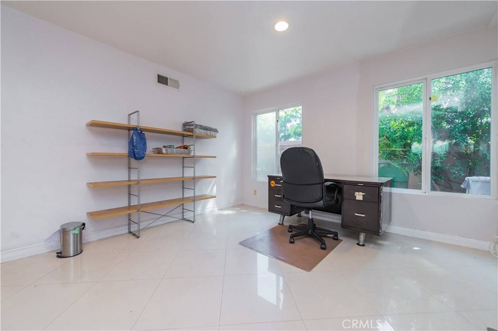 Irvine, CA 92614,12 Cosenza