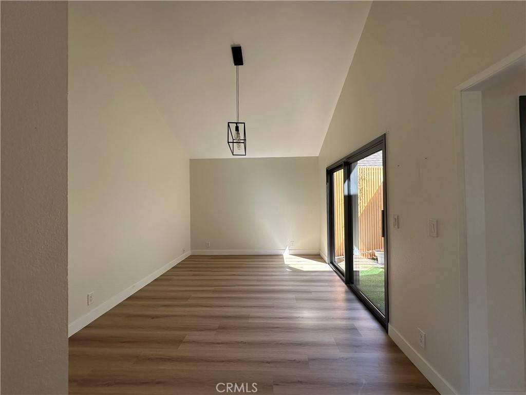 Irvine, CA 92604,6 Blackswan