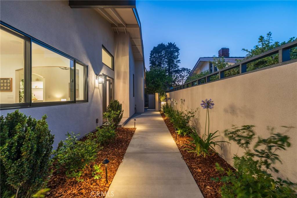 Corona Del Mar, CA 92625,35 Beachcomber DR