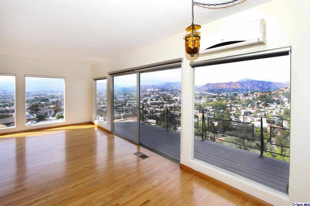 Los Angeles, CA 90065,4546 Sunnycrest DR