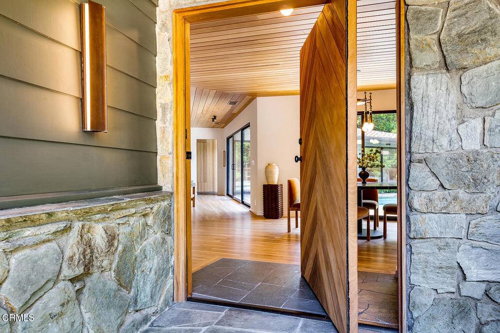 La Canada Flintridge, CA 91011,808 Inverness DR