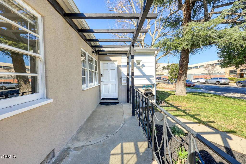 Burbank, CA 91506,405 N Keystone ST