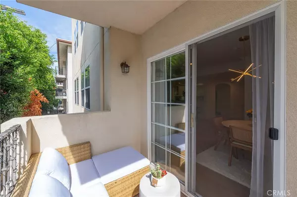 Studio City, CA 91604,4237 Longridge AVE #204