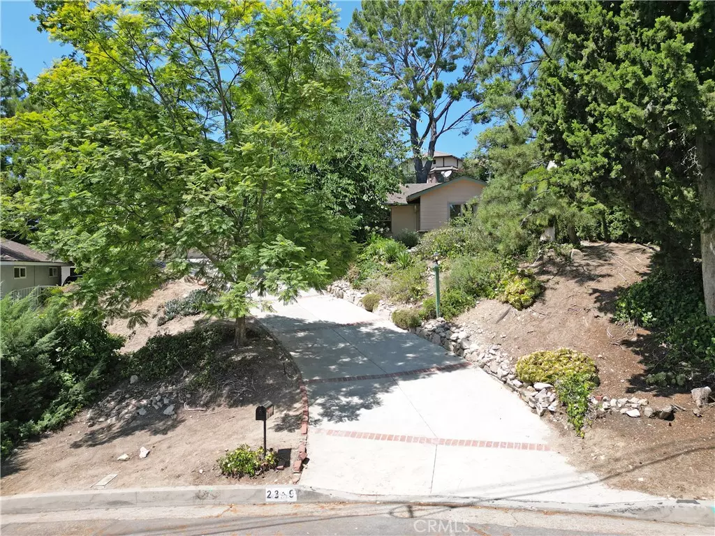 La Crescenta, CA 91214,2319 Jayma LN