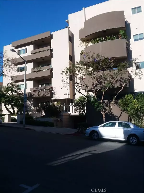 1110 Hacienda PL #202, West Hollywood, CA 90069