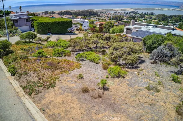 Los Osos, CA 93402,348 Travis DR