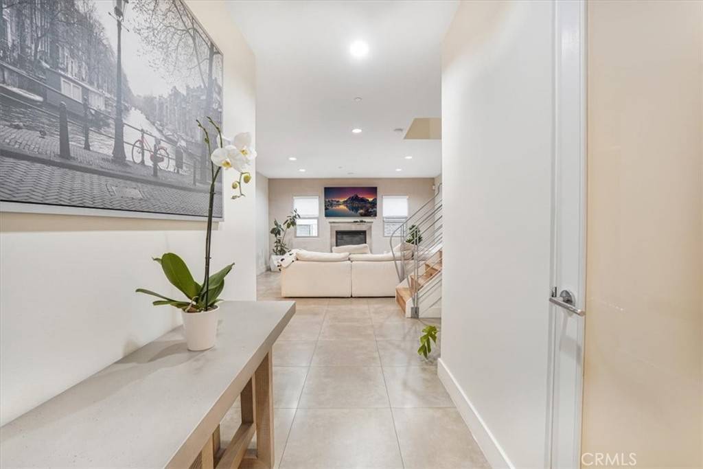 Studio City, CA 91604,11023 Fruitland DR #104