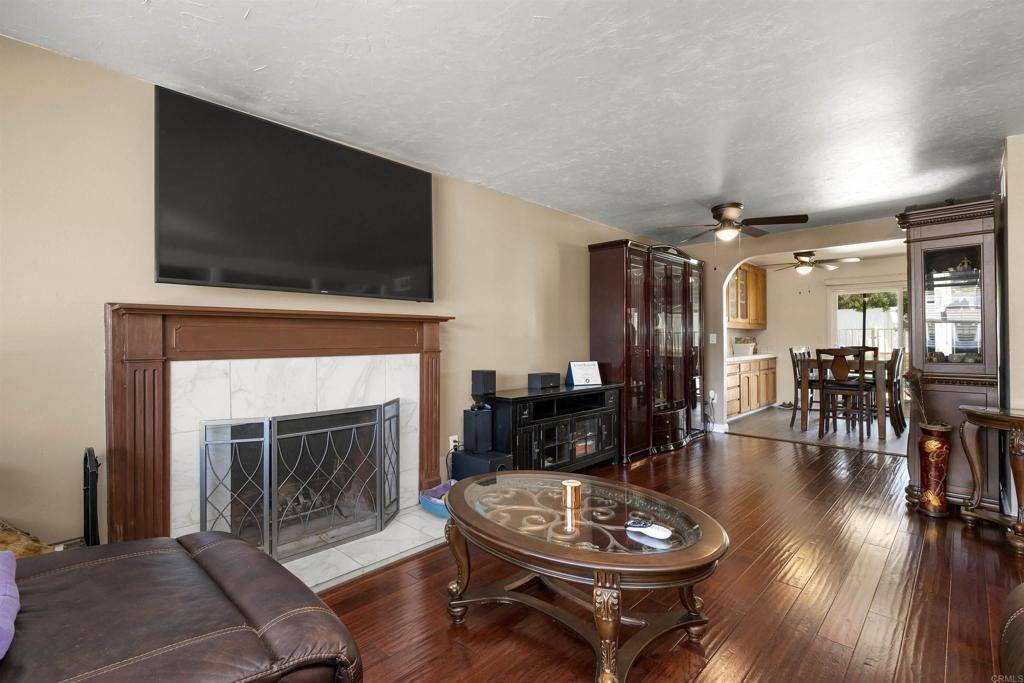 10046 Gem Tree WAY, Santee, CA 92071